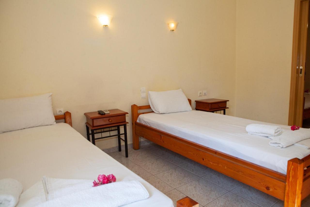 Hotel Loula Rooms And Apartments 카메나불라 외부 사진